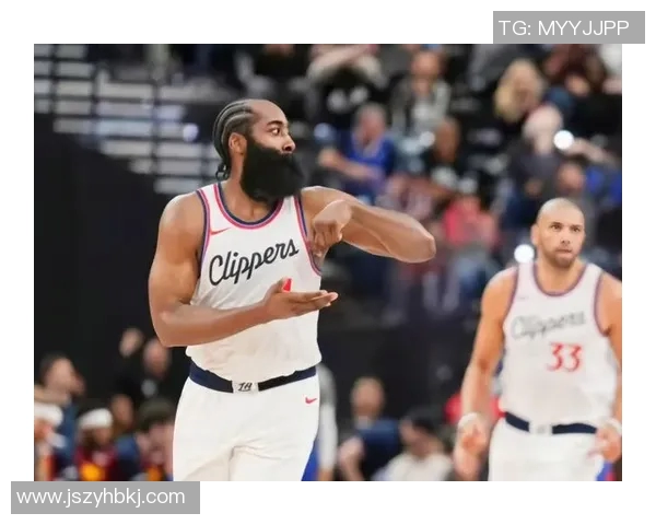 洛杉矶湖人双核62分取胜，哈登空砍30+10助洛杉矶快船吞五连败